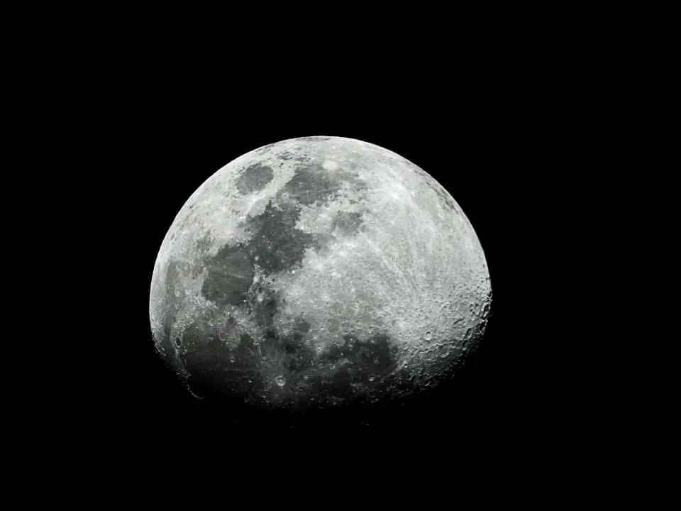 Lua, sistema solar