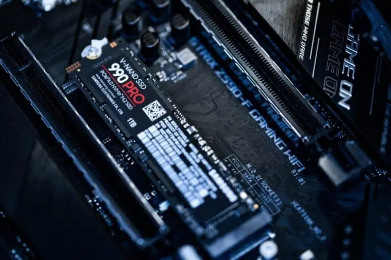 Memória Samsung SSD 990 PRO PCle 4.0 NVMe M.2