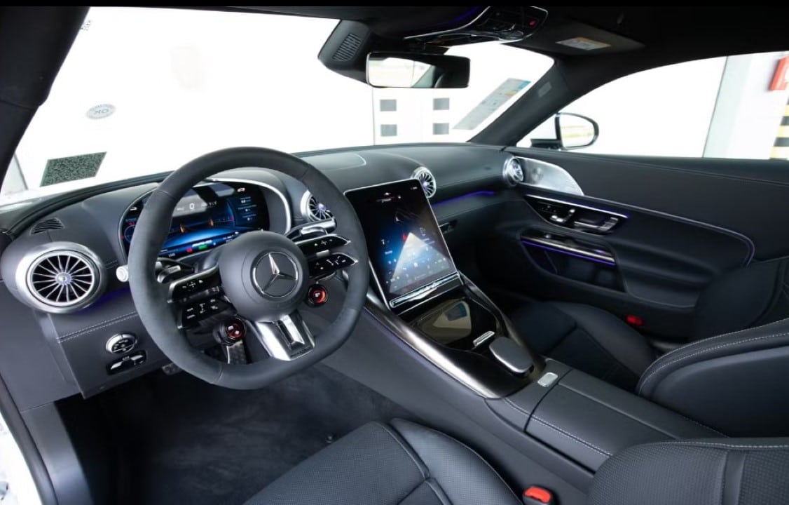 Mercedes-AMG GT 63 S interior