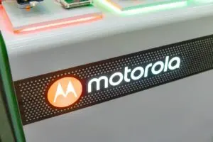 Motorola svela lo smartphone più sottile al mondo con 5 mm e un processore ad alte prestazioni senza precedenti