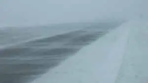金沢でわずか3時間で15センチの積雪を記録し北陸を麻痺させる大雪