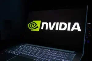 Nvidia는 플레이어 액세스를 용이하게 하기 위해 드라이버를 통해 DLSS 5 기술을 출시하는 것을 연구합니다.