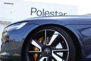 تحظر الحكومة الأمريكية مبيعات سيارات Polestar الجديدة اعتبارًا من عام 2027 بسبب روابطها مع الصين