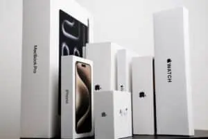 Tim Cook revela nuevos prototipos de iPhone e iPod en celebración del cincuentenario de Apple