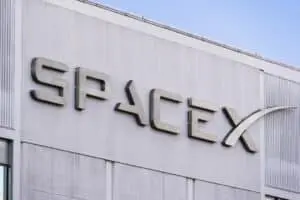 Ações da SpaceX projetam valor de mercado histórico após anúncio de IPO