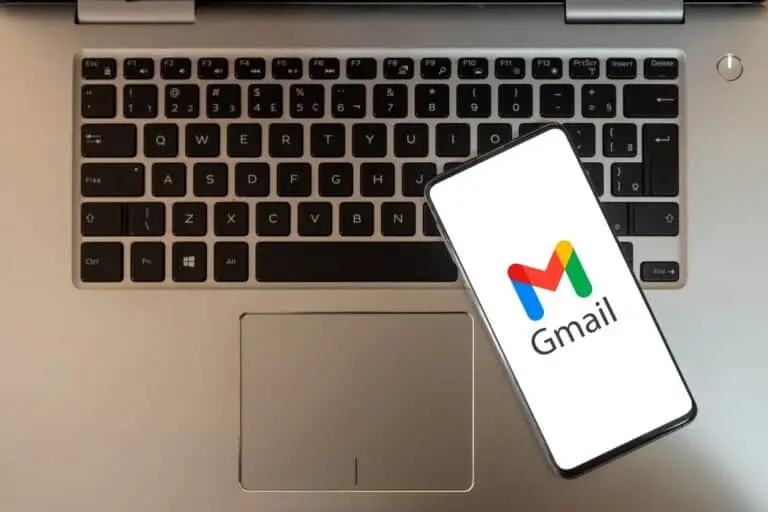 Telefone, gmail, notebook
