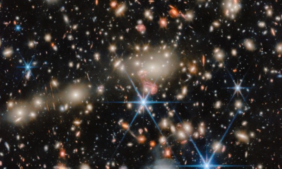 Telescópio James Webb revela imagem ammasso de galáxias MACS J1149