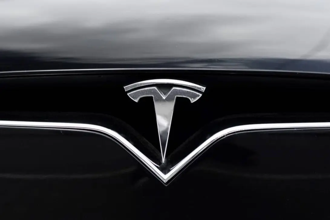 Tesla se confruntă cu rivali chinezi puternici în Anul Nou Lunar, în ciuda scăderilor generale ale vânzărilor de vehicule electrice