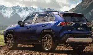 Toyota suspenderer salget af hybrid SUV’er på grund af mangel på dele indtil udgangen af ​​2026