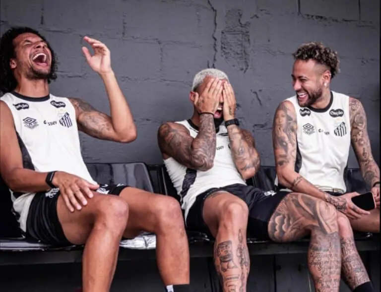 Arão, Gabigol e Neymar - X.com/ Santos