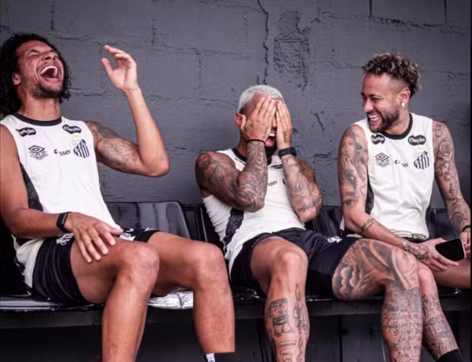 Arão, Gabigol e Neymar - X.com/ Santos