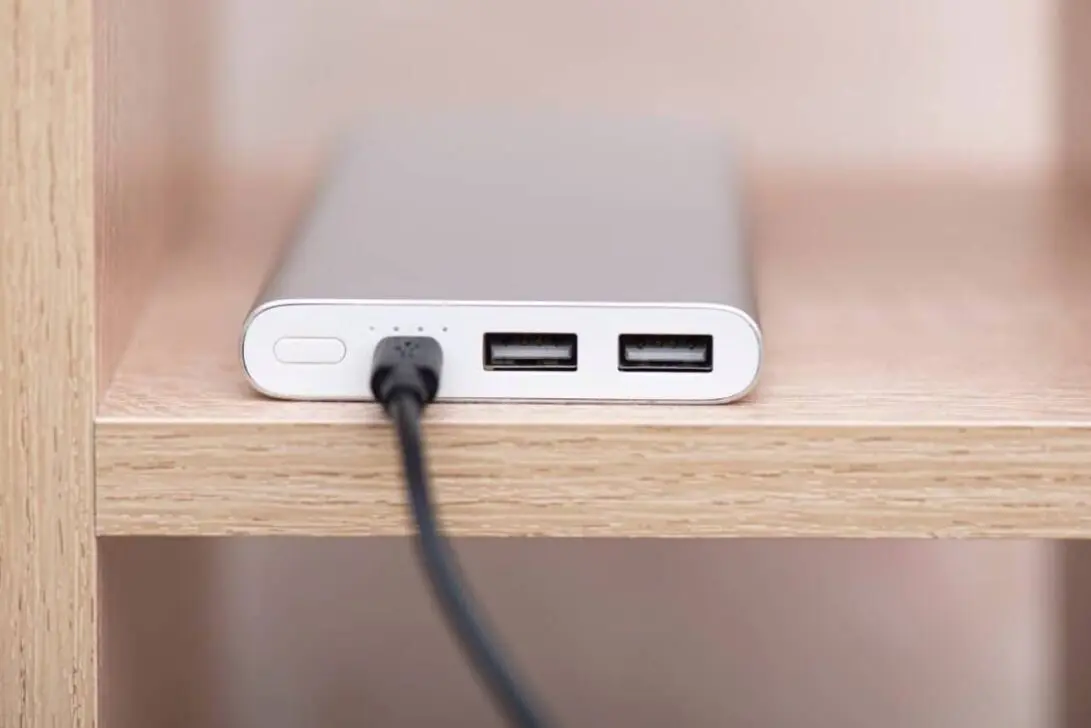 Transport av en powerbank på fly krever oppmerksomhet til Anac-standarder etter en eksplosjon under flyging