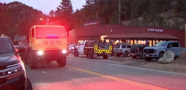 corpo de bombeiros e autoridades do Colorado