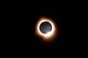 Eclipse solar, lluvia de estrellas y fuerte El Niño marcan semana de avances científicos