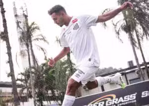 Gabriel Menino joga hoje? Onde assistir San Lorenzo-ARG x Santos pela Copa Sul-Americana hoje às 19h