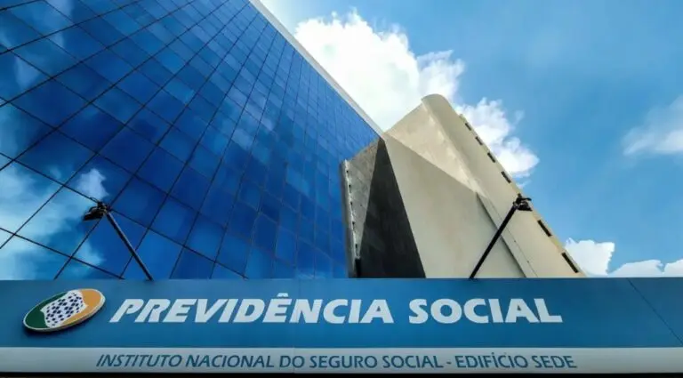 INSS - Rafa Neddermeyer/Agência Brasil