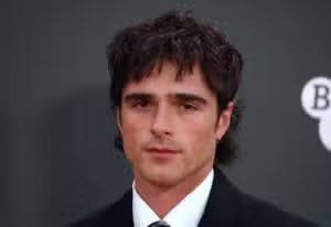 Ator Jacob Elordi adota dança japonesa para viver monstro em Frankenstein de Guillermo del Toro