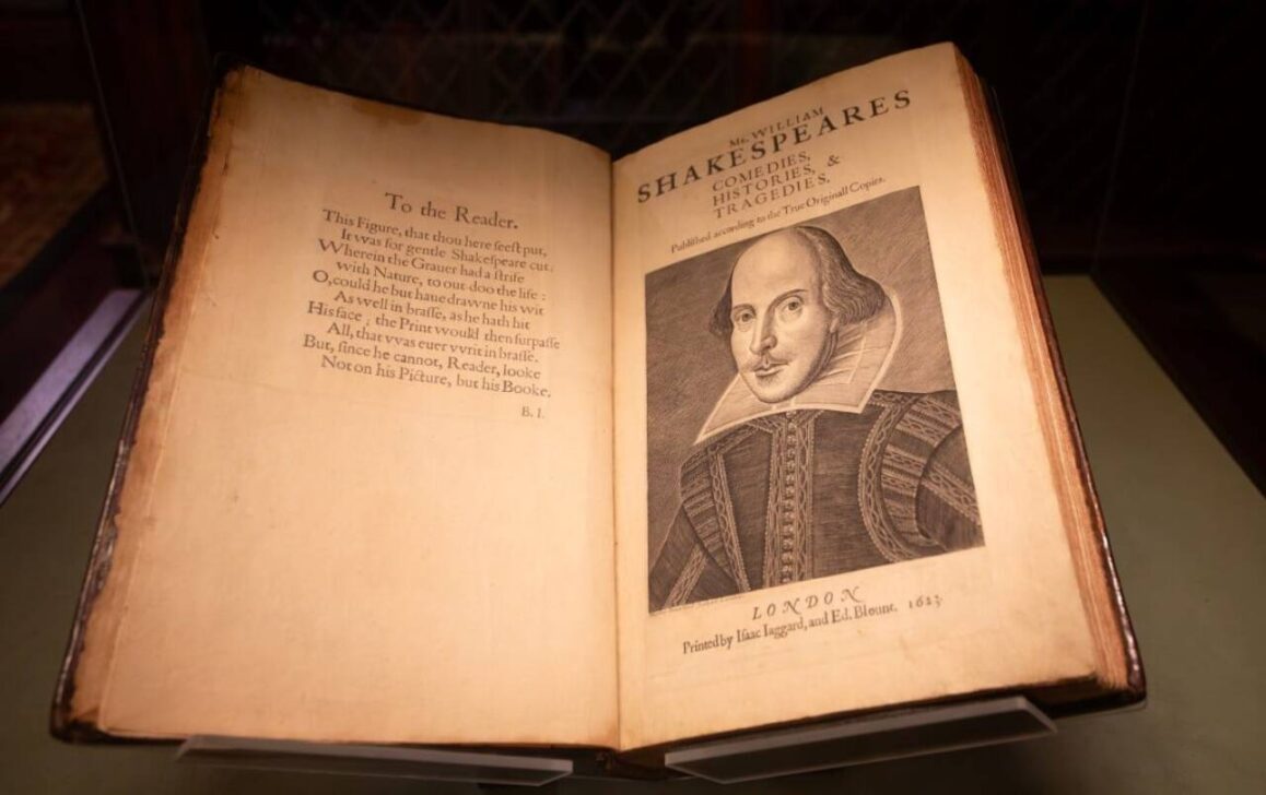 livro vintage de william shakespeare, a biblioteca e o museu Morgan, em Nova Iorque