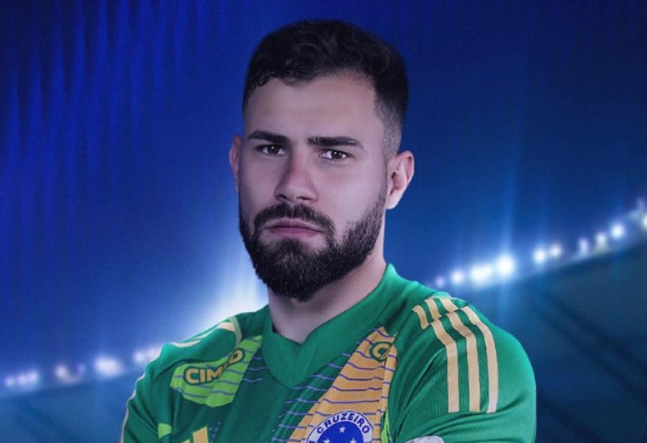 Cruzeiro bolsters 2025 squad, signing former Flamengo goalkeeper Matheus Cunha on a free deal until 2028