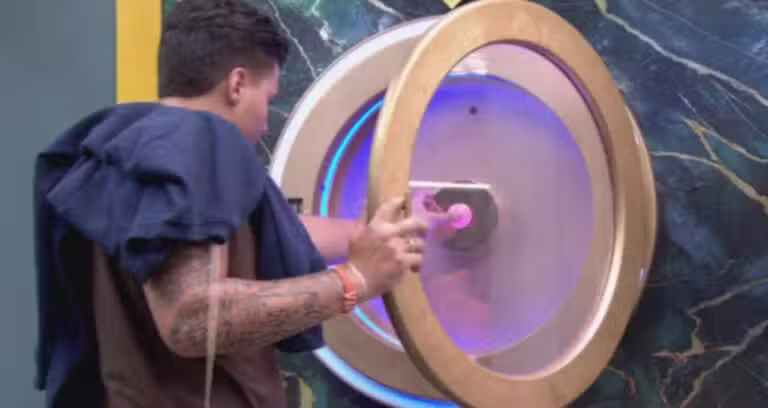 Pedro aperta botão e desiste do BBB 26 — Globo