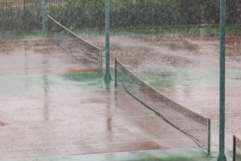 chuva na quadra de tênis