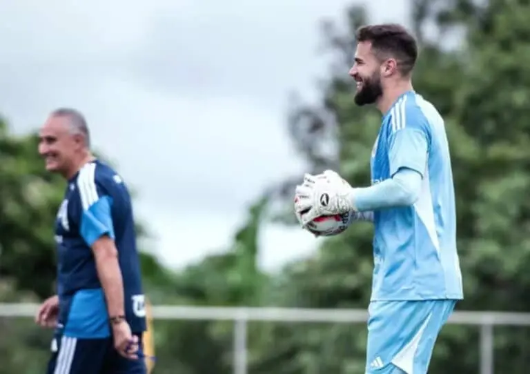 Tite e Matheus Cunha em treino do Cruzeiro - Gustavo Aleixo/Cruzeiro