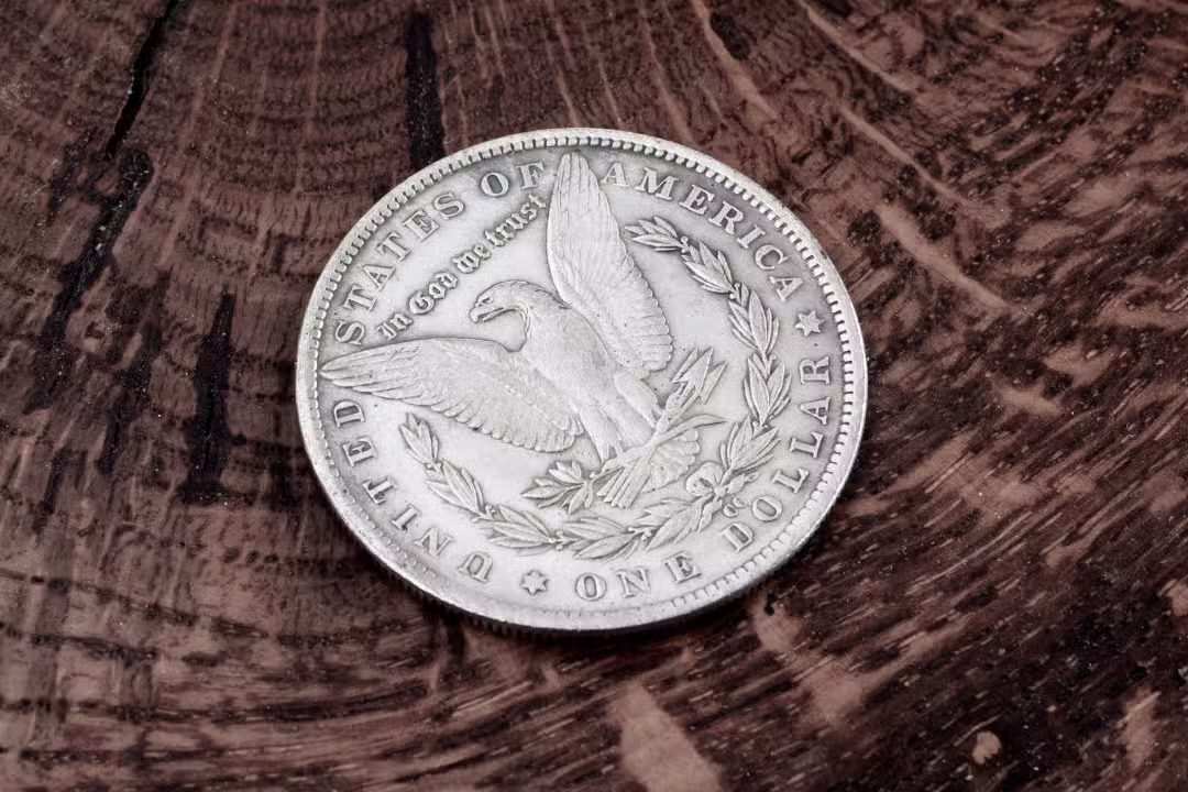 Antiga moeda de dólar de prata dos EUA