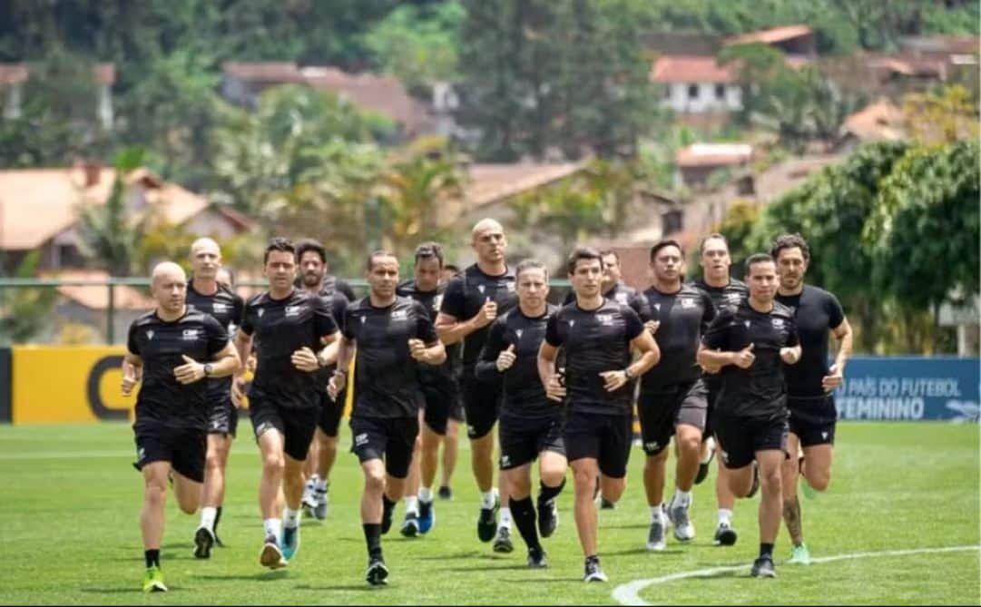 Árbitros durante treinamento