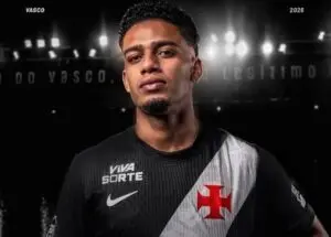 Brenner opera o pé após jogo contra o Bahia e vira desfalque no Vasco por 4 meses