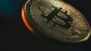 Bitcoin dispara e atinge maior valor em meses após decisão do Tesouro dos EUA