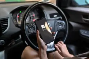 Apples uppdatering blockerar videor i bilar i rörelse som använder telemetridata för trafiksäkerhet