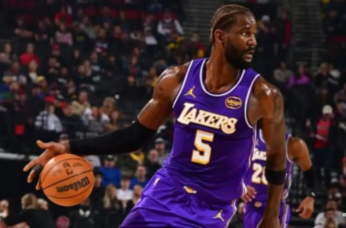 Egyre terjednek a pletykák arról, hogy DeAndre Ayton elhagyja a Lakerset új úti célok felé