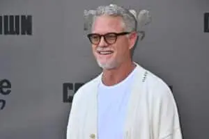 麗貝卡·蓋哈特 (Rebecca Gayheart) 講述埃里克·戴恩 (Eric Dane) 去世影響藝術界後的家庭悲痛