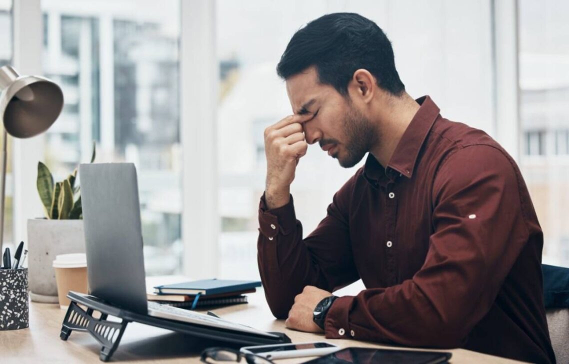 Excesso de telas, trabalho, cansaço mental
