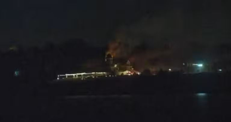 Incêndio atinge Castle Hill Inn em Newport