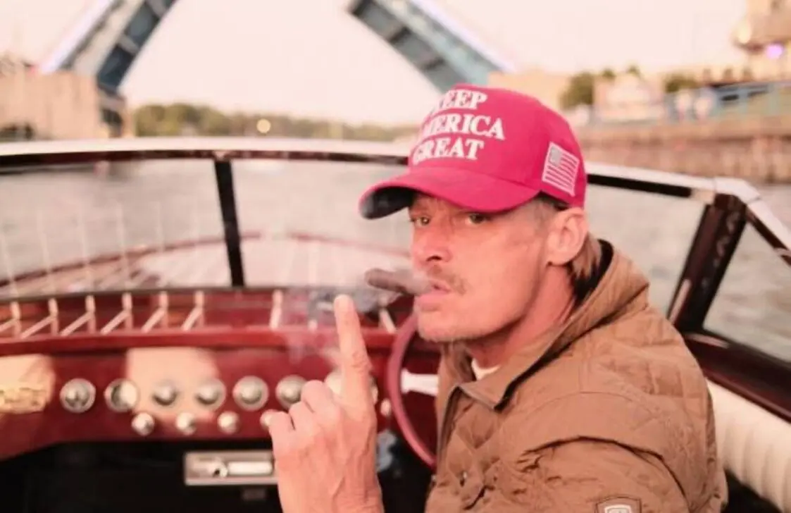 Kid Rock, 5.000 dolarlık tur biletlerini bildiren medyaya tepki gösterdi ve Tanrı’nın gazetecileri cezalandıracağını söyledi