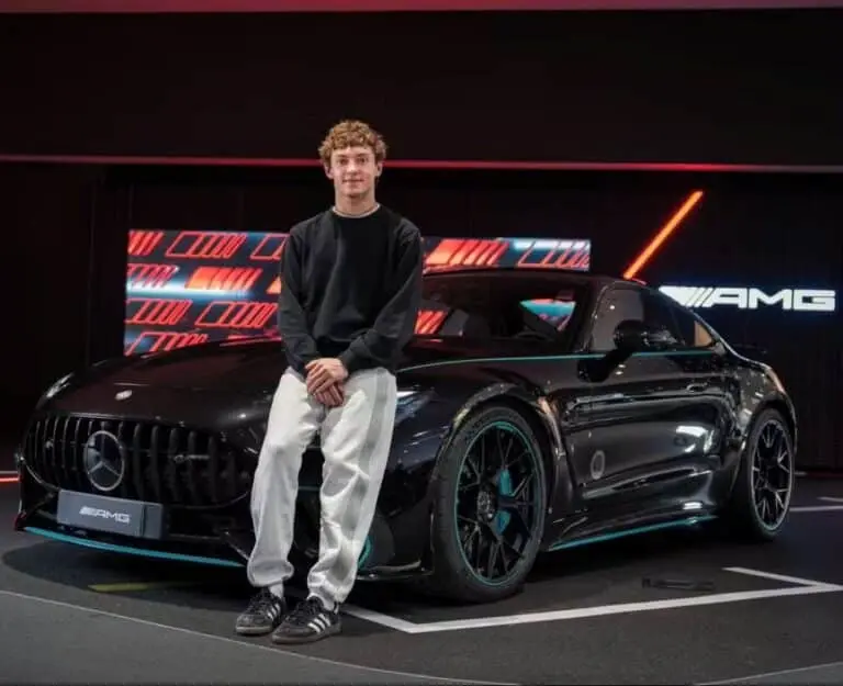 Kimi Antonelli com Mercedes AMG GT 63 PRO 4MATIC+