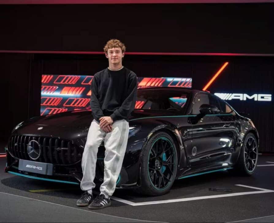 Kimi Antonelli com Mercedes AMG GT 63 PRO 4MATIC+