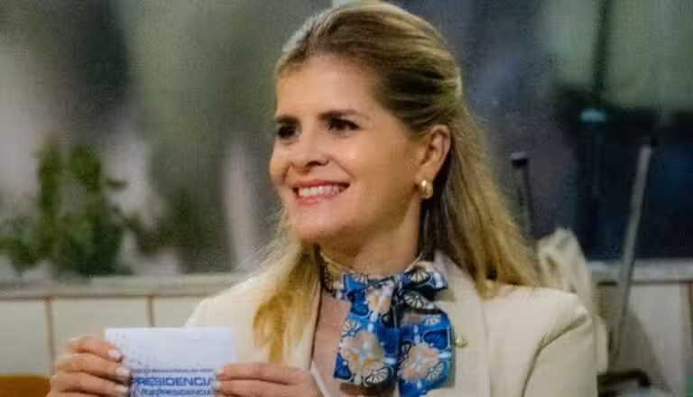 Laura Fernández