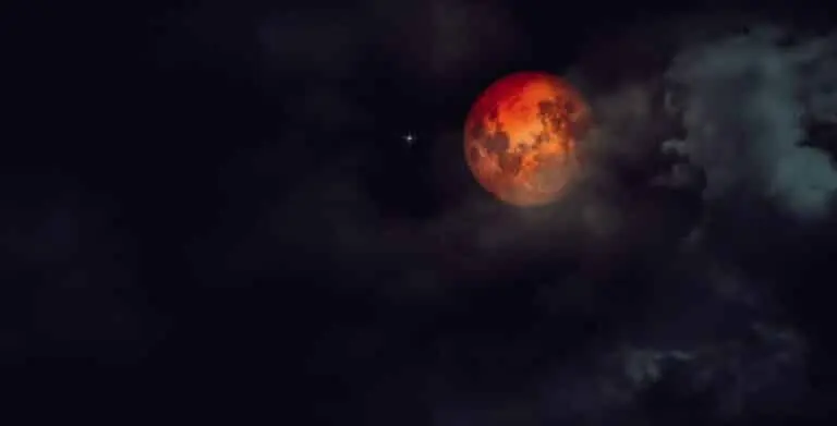 Lua cheia e céu. Lua de sangue