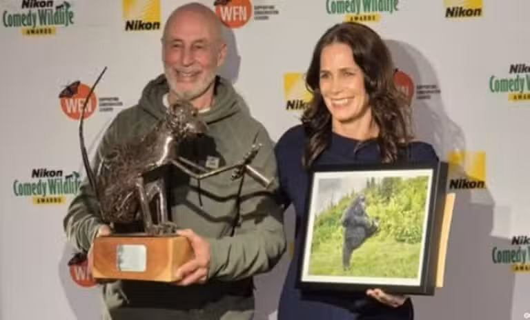 Mark Meth-Cohn vencedor do prêmio Comedy Wildlife Photography Awards