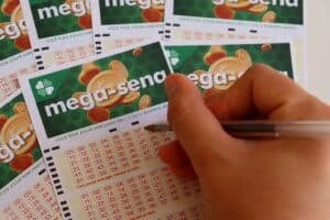 Prêmio da Mega-Sena atinge R$ 10 milhões após acúmulo; dezenas do concurso 3012 sorteadas