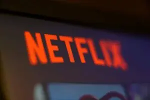 Las comedias románticas y de misterio llegan a Netflix en junio con Office Passion y Oasis
