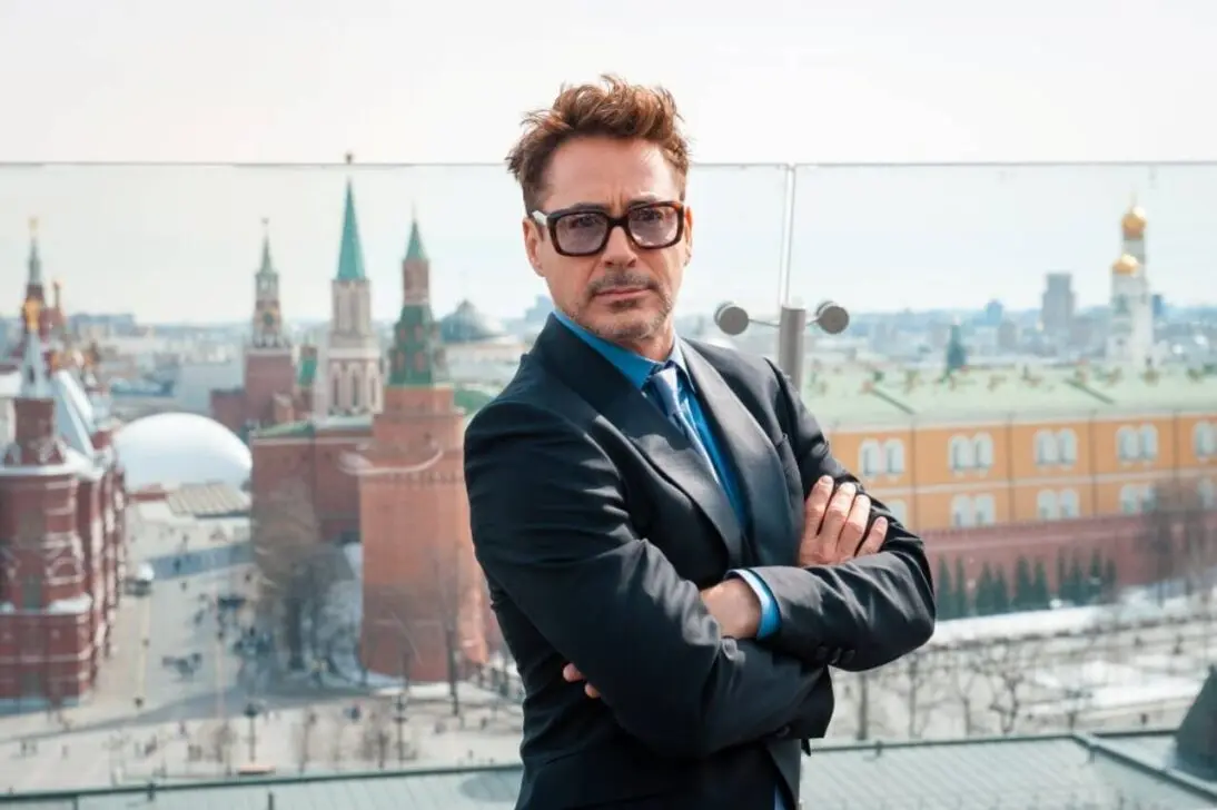 アストロのロバート・ダウニー・ジュニアがスーパーボウル中にドクター・ドゥームのルックを披露し、ネットワークを動かす