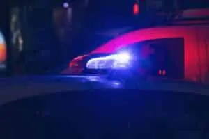 Hombre armado con cuchillo ataca a mujer trans en Curvelo y termina baleado por Policía Militar durante intervención