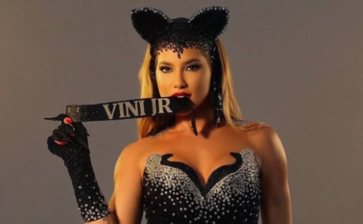 Virgínia Fonseca com coleira de Vini Jr.