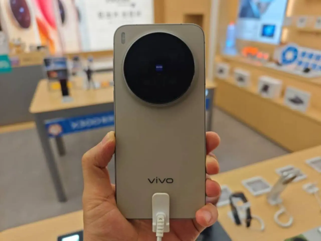 vivo X300 FE