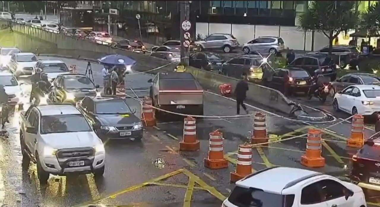 acidente com Tesla Cybertruck na Zona Sul de SP