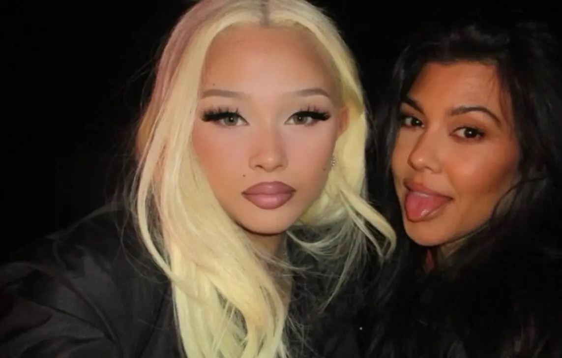 Kourtney Kardashian memakai rupa Pucci yang bertenaga dan solekan yang dilakukan oleh anak tirinya Alabama Barker