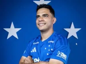 Bruno Rodrigues takes advantage of the rebound and opens the scoring in Corinthians x Cruzeiro in the Brasileirão